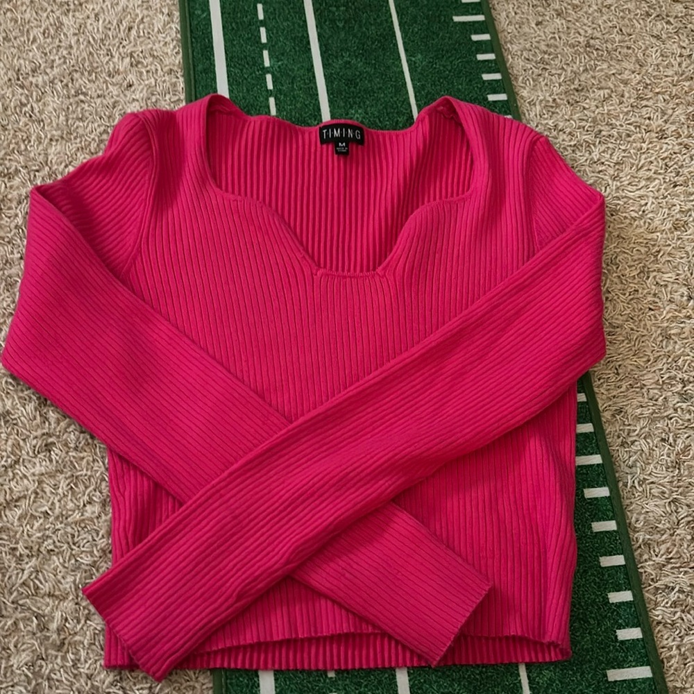 Medium, pink, never warn, tight fitted sweater